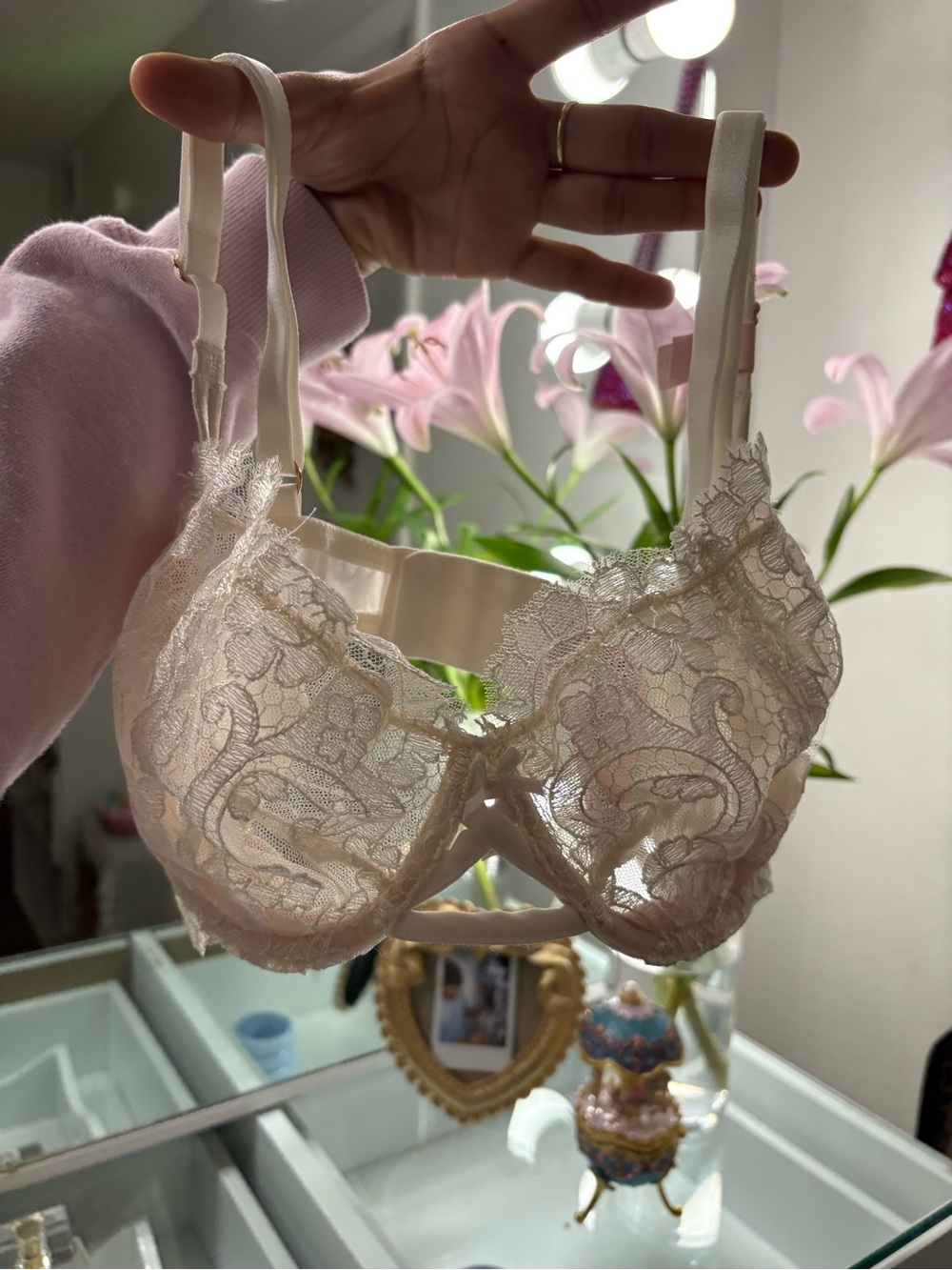 Delicate Lace Underwire Bra in Cream Victoria’s Secret